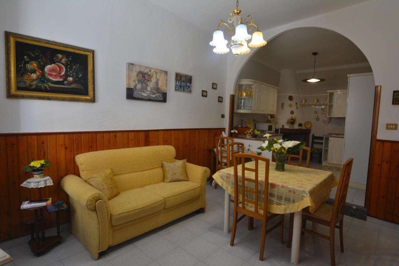 Casa Vacanze I Girasoli Iglesias Ngoại thất bức ảnh