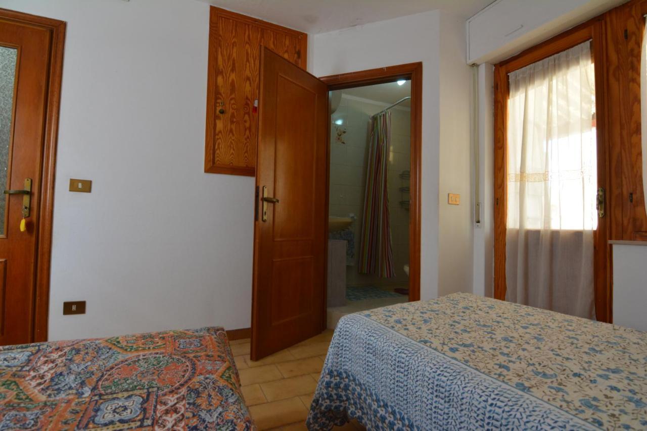 Casa Vacanze I Girasoli Iglesias Ngoại thất bức ảnh